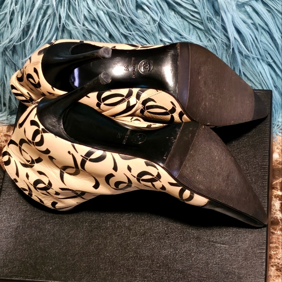 Chanel F/W 2000 runway boots - Picture 10 of 16